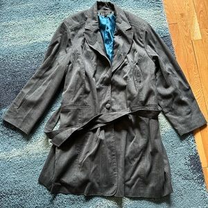 Used Larry Levine Woman Gray Coat with 2 front pockets size 24W